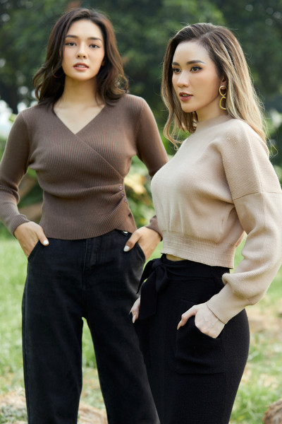 Quần jeans đen ống đứng