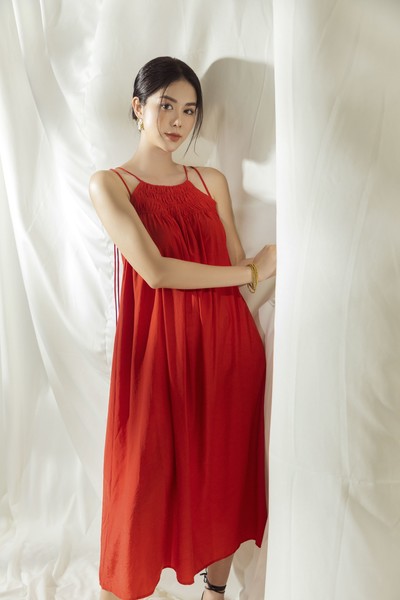 Đầm yếm lụa nhấn chun
