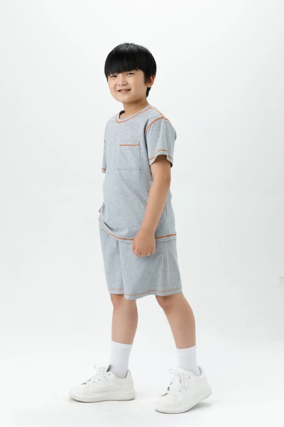 Áo thun viền cam