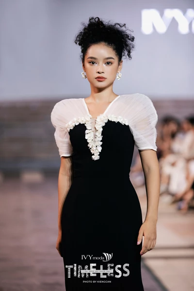 Ellie Dress - Đầm dự tiệc đính hoa