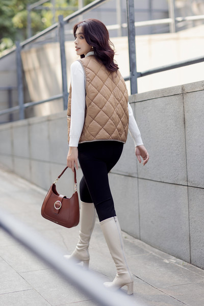 Buttoned Quilted Vest - Áo gile chần bông