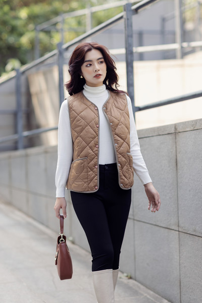 Buttoned Quilted Vest - Áo gile chần bông