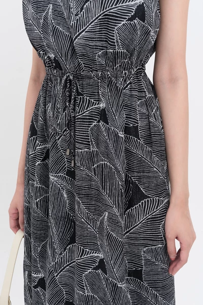 Đầm xòe thắt dây eo