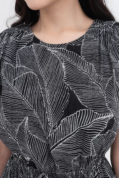 Đầm xòe thắt dây eo