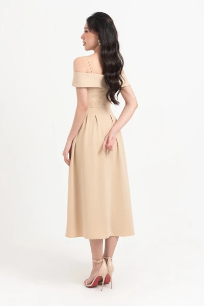 Đầm trễ vai xoắn ngực