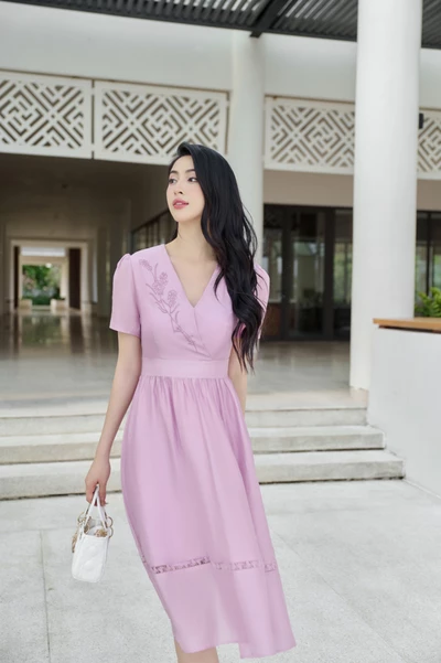 Đầm lụa xòe cổ V