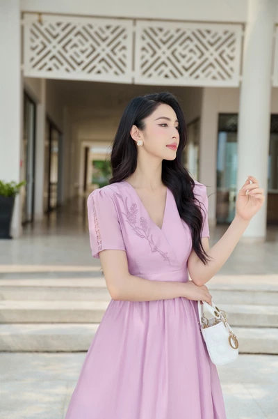 Đầm lụa xòe cổ V
