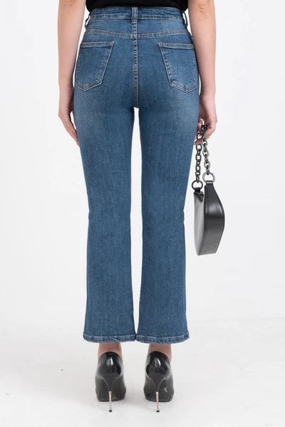 Quần jeans loe xẻ gấu