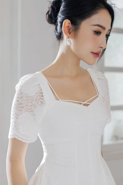 Áo peplum phối ren