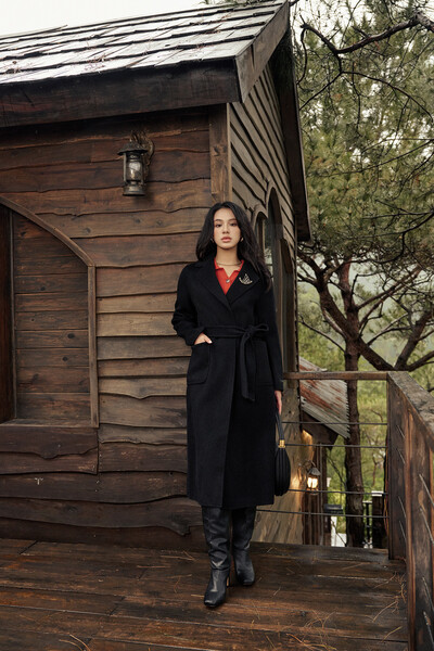 Long premium wool coat with belt