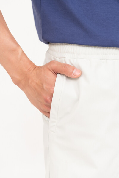 Quần shorts Regular ngang gối