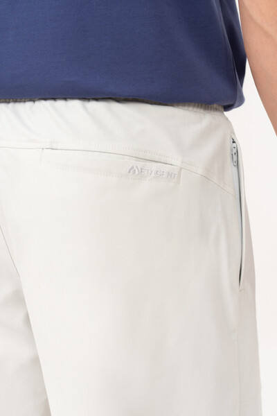 Quần shorts Regular ngang gối