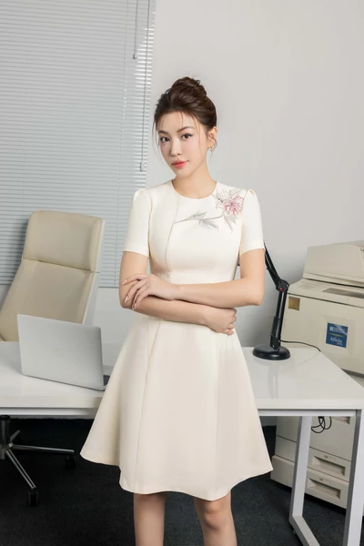 Diana Dress - Đầm chữ A dệt burn out