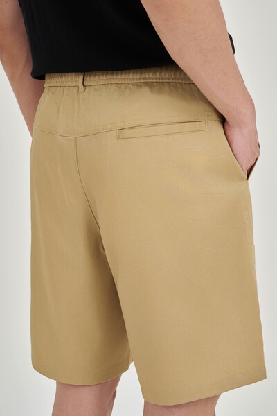 Quần shorts Khaki Regular túi hộp