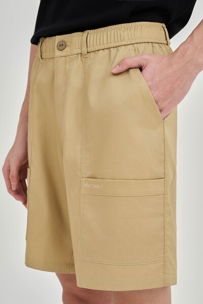 Quần shorts Khaki Regular túi hộp