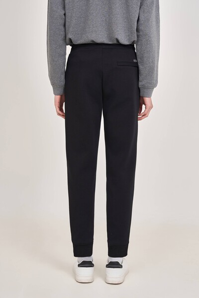 Quần nỉ Jogger Slim