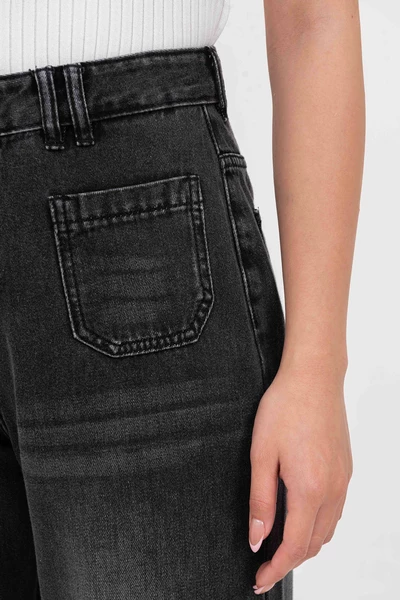 Quần jeans túi vuông