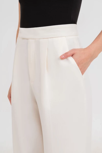 White Poise Pants - Quần Tây ống suông