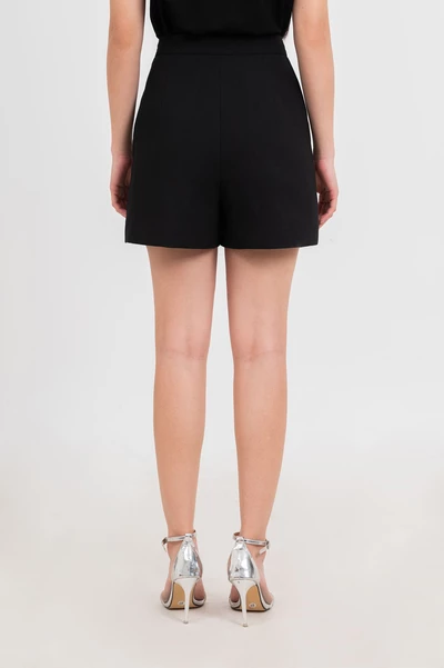 Quần shorts viền ren