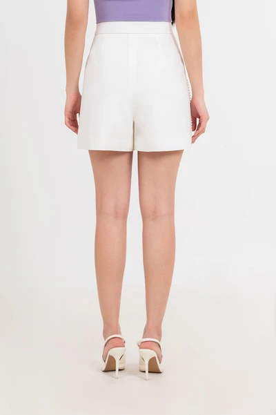 Quần shorts viền ren