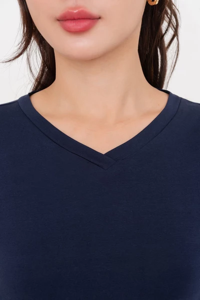 áo thun basic cổ tim