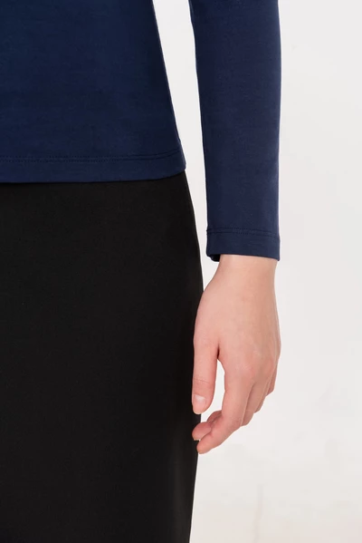 áo thun basic cổ tim