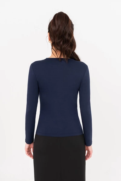 áo thun basic cổ tim