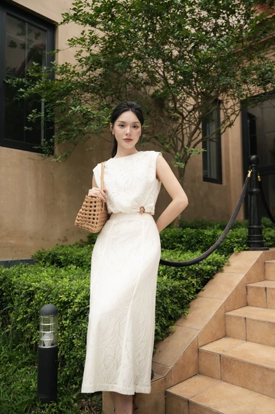 Serene Flow Skirt – Chân váy ren hoạ tiết lá