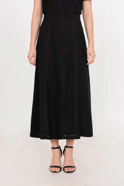 Serene Flow Skirt – Chân váy ren hoạ tiết lá