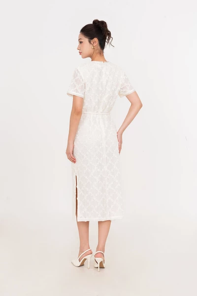 Élégance Blanche – Đầm ren trắng tay ngắn