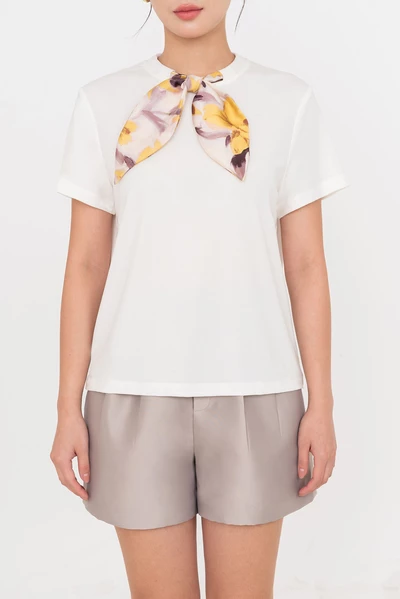 Blossom Scarf Tee – Áo thun phối khăn