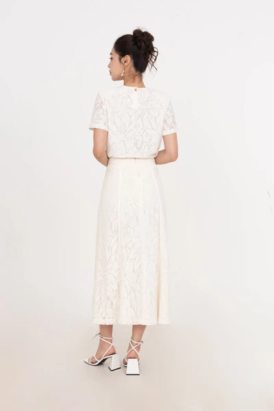 Lace Garden Top – Áo ren hoa tay ngắn