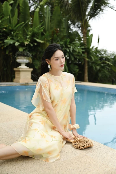 Sunbloom Dress – Đầm lụa họa tiết hoa pastel