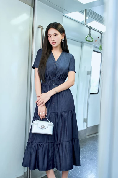 Button-Down Denim Dress – Đầm xòe xếp tầng