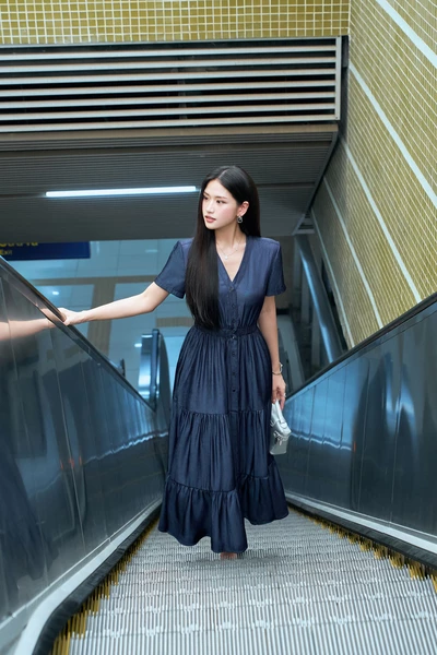Button-Down Denim Dress – Đầm xòe xếp tầng