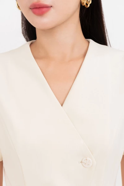 Tailored V Blouse - Áo kiểu ôm Tuytsi
