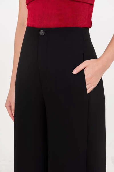 Black Culotte Pants - Quần lửng Tuytsi