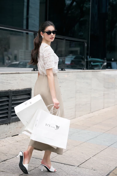 Ivory Bloom Lace Top - Áo ren kiểu