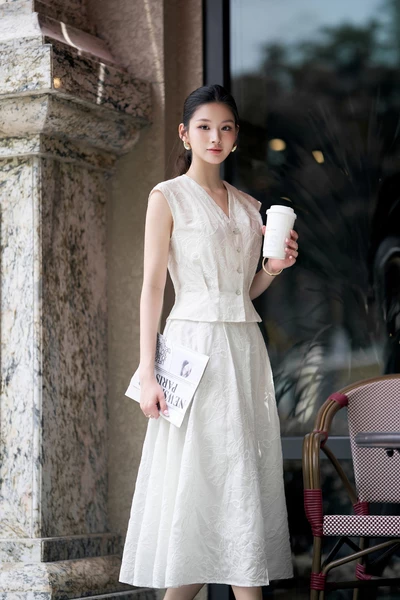 Urban Bloom Skirt – Chân váy xòe hoa nổi
