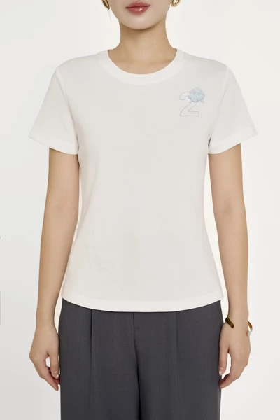 Blossom Accent Tee - Áo thun nữ
