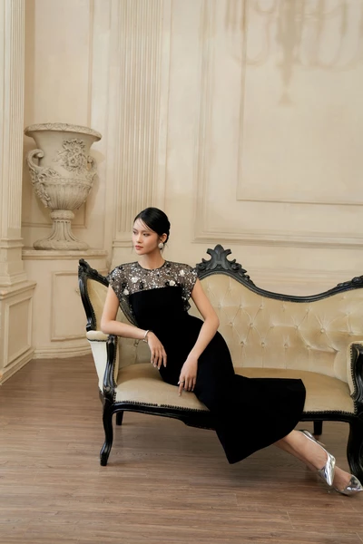 Embellished Velvet Gown - Đầm dạ hội