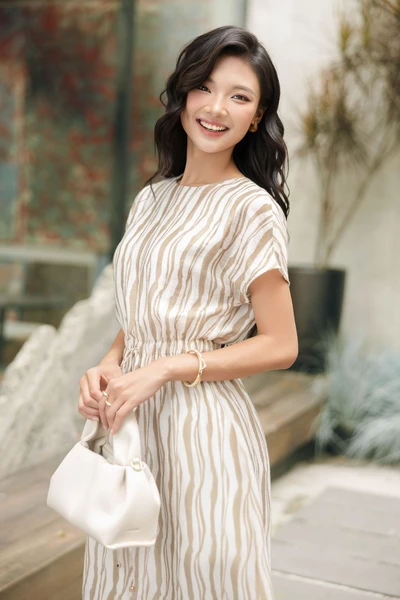Pretty Flow Dress - Đầm lụa tay hến