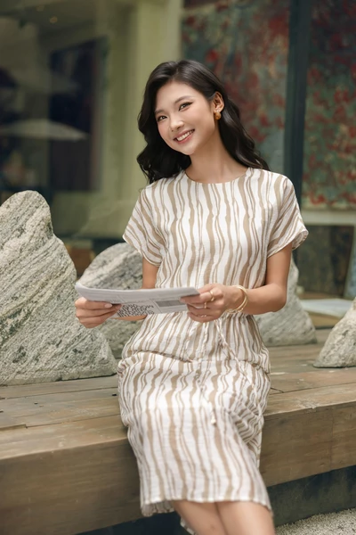 Pretty Flow Dress - Đầm lụa tay hến