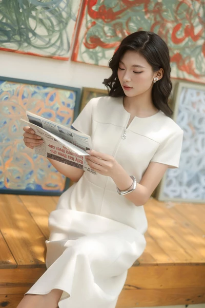 Luna IVY Dress – Đầm kem cổ mix khóa