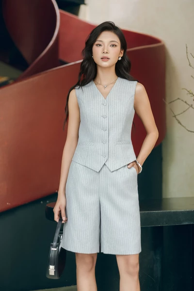 Vestline Charm – Áo gile cổ V