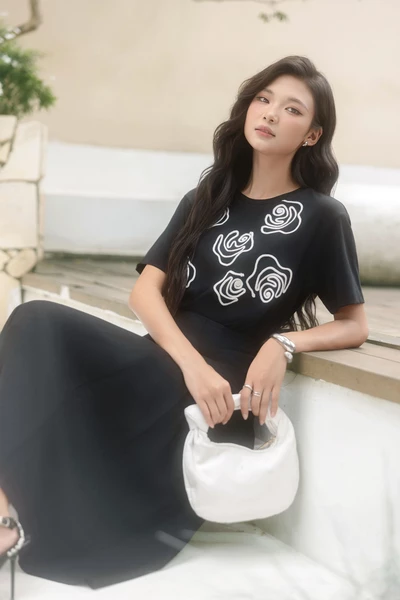 Rose Trace Tee – Áo thun họa tiết