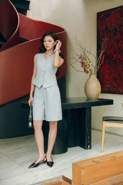 Urban Grace – Quần shorts lưng cao