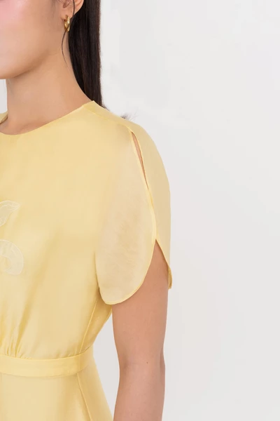 Đầm lụa hoa tay liền