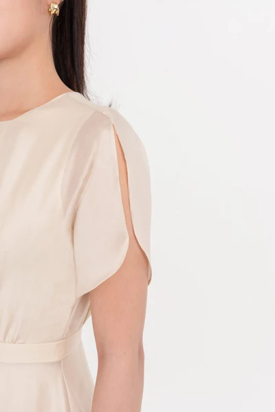 Đầm lụa hoa tay liền