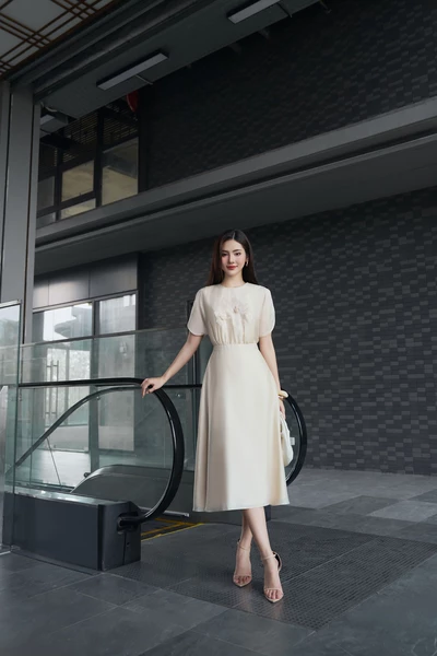 Đầm lụa hoa tay liền